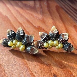 Vintage screw back earrings